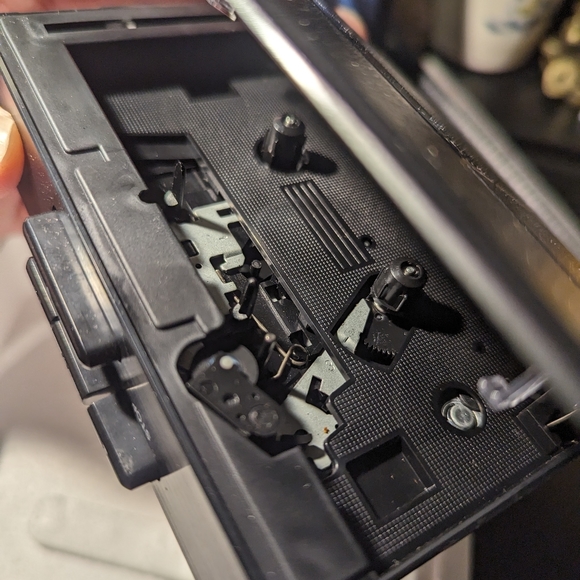 Toshiba KT-4019 Cassette Player - Picture 4 of 10